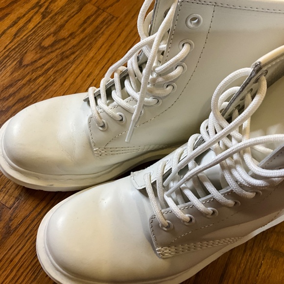 Dr. Martens white boots size 6 - Picture 2 of 12